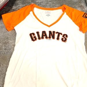 GIANT'S woman tee